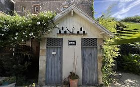 Chambre paisible dans une ancienne bâtisse rénovée